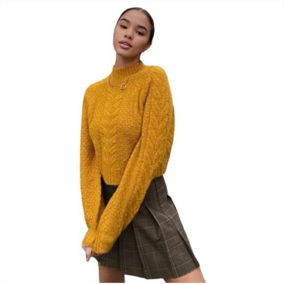 Aritzia Sunday Best Melly Sweater - Picture 2 of 8